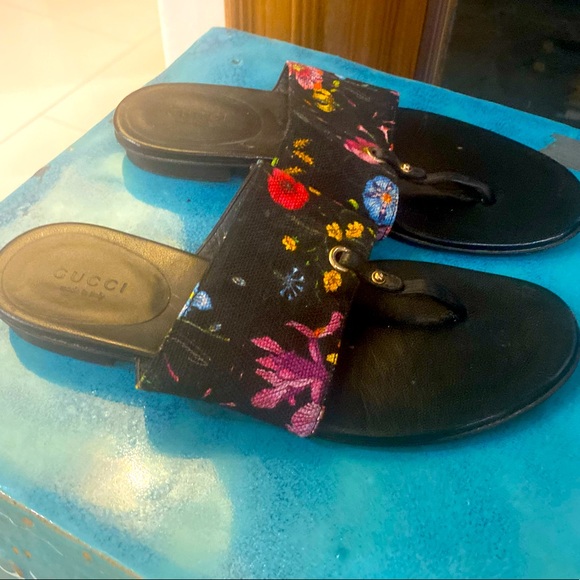 Gucci Sandals - Picture 1 of 12